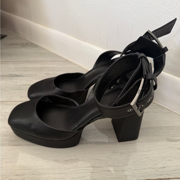 DKNY Women's Faux Leather Block Heel Briella-Platform ANK Pump Size 9 - Picture 2 of 7